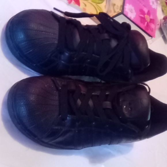 Adidas sneakers size 7 - Picture 3 of 7